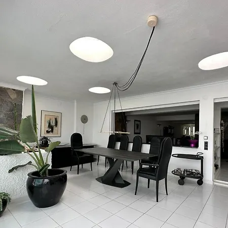 Apartment Casa Del Mar With Large Sun Terrace Facing The Sea, Luxury